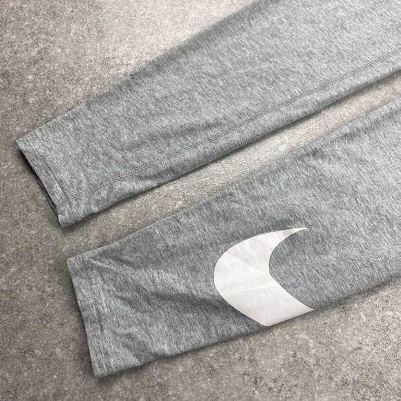 Nike Womens Sportswear Mid-Rise Swoosh Leggings in LTGrey Medium CZ8530-063 - Picture 7 of 8